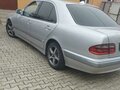 2001 Mercedes-Benz E-Класс 220 II (W210, S210) Рестайлинг, серебристый, 530000 рублей - вид 3
