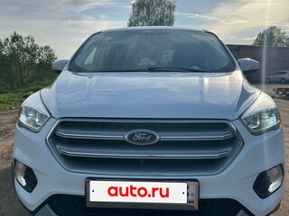 2017 Ford Kuga II Рестайлинг, белый, 1750000 рублей, вид 3