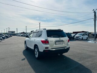 2013 Toyota Highlander II (XU40) Рестайлинг, белый, 2229000 рублей, вид 4