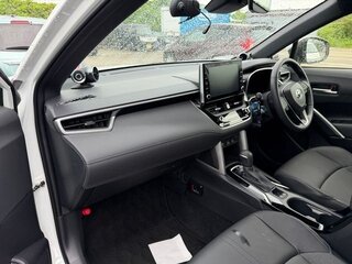 2022 Toyota Corolla Cross I, белый, 2050000 рублей, вид 4