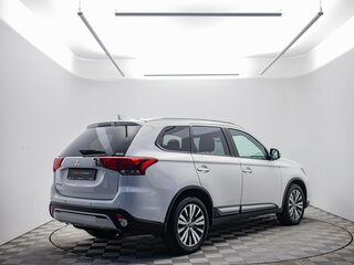 2021 Mitsubishi Outlander III Рестайлинг 3, белый, 2680000 рублей, вид 5