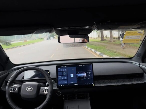 2026 Toyota bZ3X 58.3 kWh, серый, 2760000 рублей - вид 6