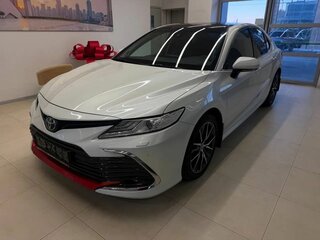 2021 Toyota Camry VIII (XV70) Рестайлинг, белый, 3500000 рублей, вид 1