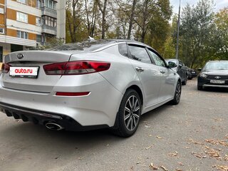 2019 Kia Optima IV Рестайлинг, серебристый, 1500000 рублей, вид 3