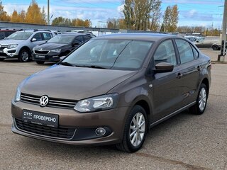 2015 Volkswagen Polo V Рестайлинг, коричневый, 910000 рублей, вид 1