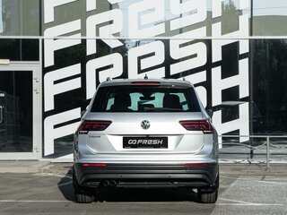 2019 Volkswagen Tiguan II, серебристый, 2150000 рублей, вид 4