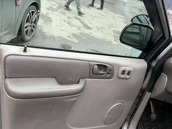 2003 Dodge Caravan IV, серый, 400000 рублей - вид 21