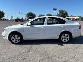 2010 Skoda Octavia II (A5) Рестайлинг, белый, 950000 рублей, вид 5