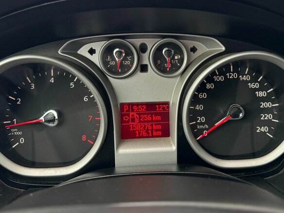 2010 Ford Focus II Рестайлинг, красный, 460000 рублей - вид 13