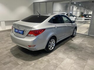 2013 Hyundai Solaris I, серебристый, 726000 рублей, вид 5