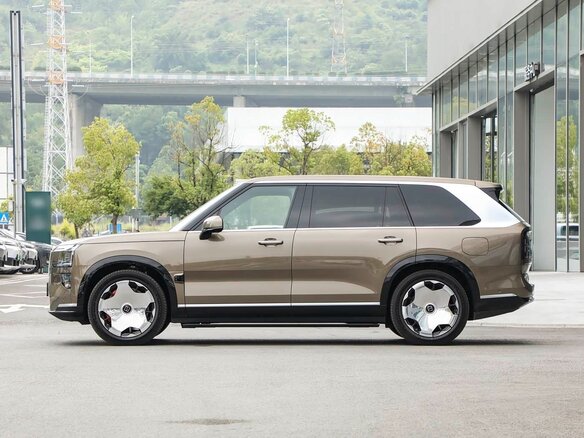 2026 Zeekr 9X 70 kWh, коричневый, 13770000 рублей - вид 3