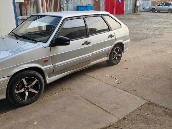 2004 Lada (ВАЗ) 2114, серебристый, 90000 рублей - вид 2
