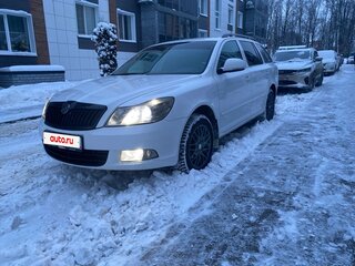 2012 Skoda Octavia II (A5) Рестайлинг, белый, 950000 рублей, вид 3