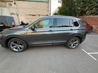 2019 Volkswagen Tiguan Allspace II, серый, 3500000 рублей, вид 4