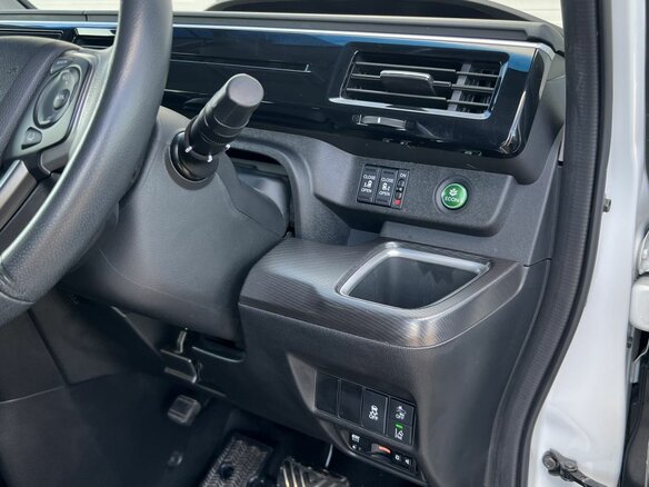 2019 Honda Stepwgn Spada V Рестайлинг, белый, 2620000 рублей - вид 18