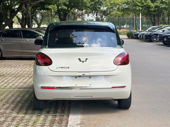 2024 Wuling Binguo 31.9 kWh, бежевый, 1277700 рублей - вид 4