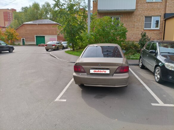 2002 Mitsubishi Galant VIII Рестайлинг, бежевый - вид 1