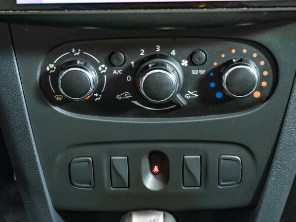 2022 Renault Logan Stepway II Рестайлинг, белый, 1370000 рублей - вид 14