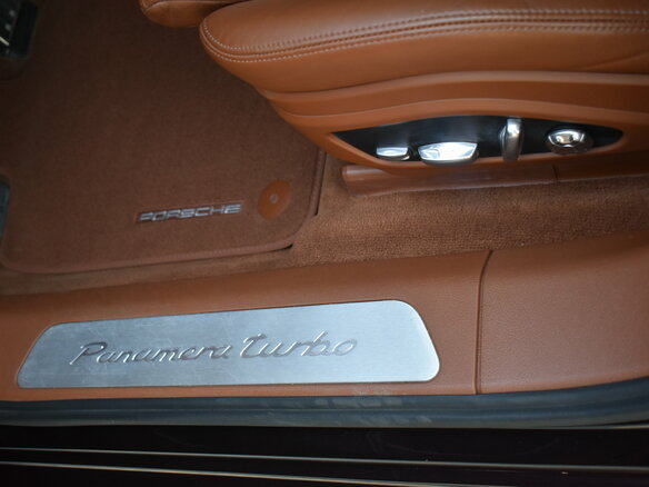 2018 Porsche Panamera Turbo II, фиолетовый, 7450000 рублей - вид 19
