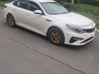 2018 Kia Optima IV Рестайлинг, белый, 800000 рублей, вид 3