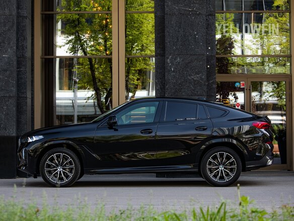 2025 BMW X6 40i III (G06) Рестайлинг, чёрный, 11350000 рублей - вид 4