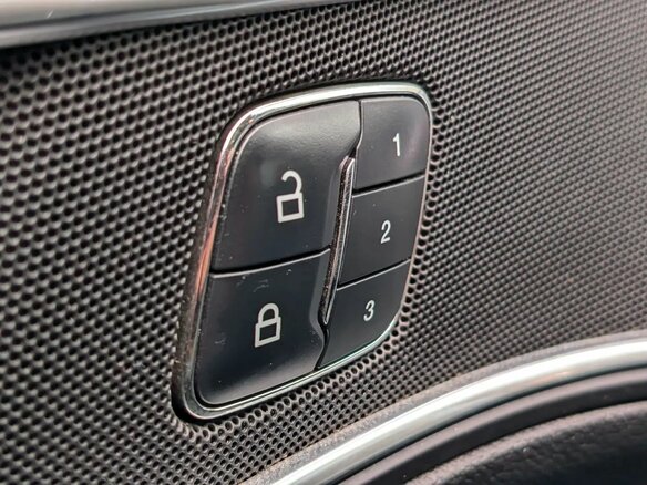 2018 Ford Explorer V Рестайлинг, белый, 2590000 рублей - вид 14