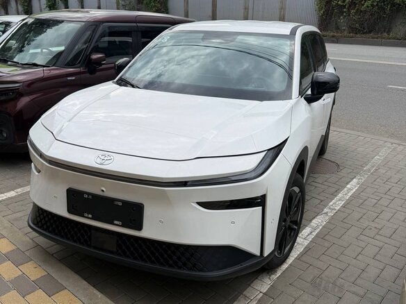 2026 Toyota bZ3X 58.3 kWh, белый, 2700000 рублей - вид 1
