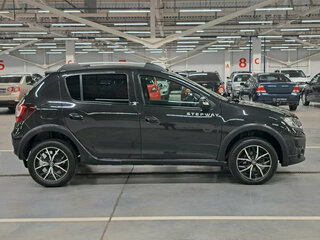 2017 Renault Sandero Stepway II, чёрный, 1080000 рублей, вид 4