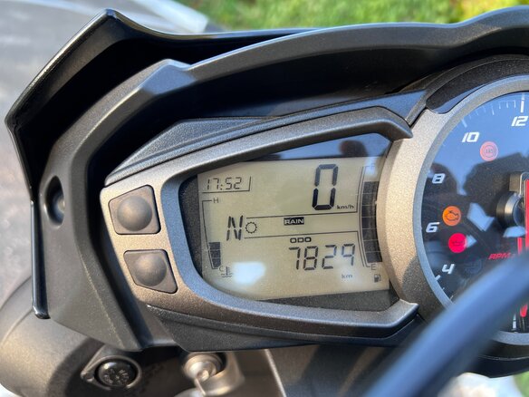 2021 Triumph Street Triple, чёрный, 975000 рублей - вид 4