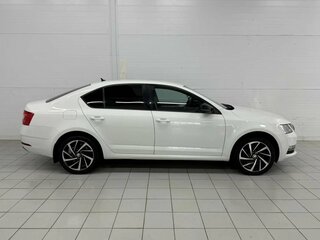 2017 Skoda Octavia III (A7), белый, 1645000 рублей, вид 4