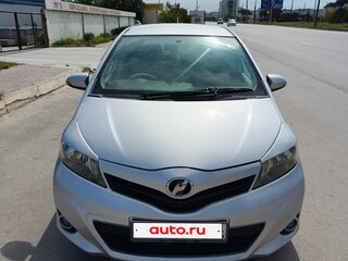 2011 Toyota Vitz III (XP130), серый, 695000 рублей, вид 2