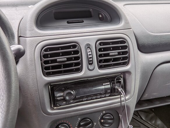 2001 Renault Clio II Рестайлинг, серебристый, 105000 рублей - вид 20