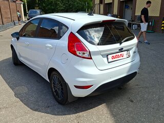 2019 Ford Fiesta Mk6 Рестайлинг, белый, 950000 рублей, вид 4