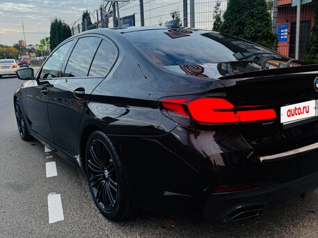 2021 BMW 5 серии 520d xDrive VII (G30/G31/G38) Рестайлинг, чёрный, вид 5