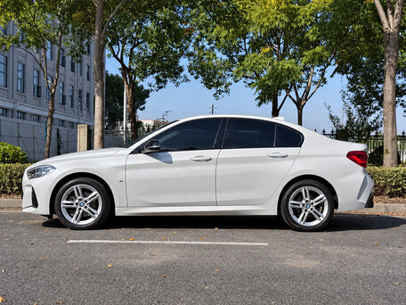 2022 BMW 1 серии 120i III (F52) Рестайлинг, белый, 1726661 рублей, вид 3