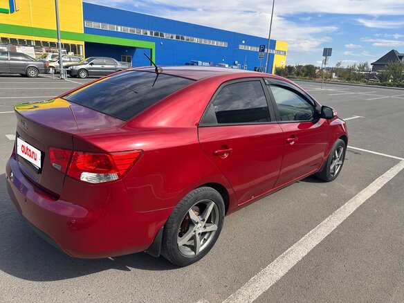 2010 Kia Cerato 5-speed II, красный, 830000 рублей - вид 2