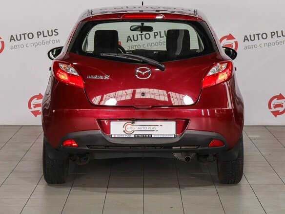 2012 Mazda 2 II Рестайлинг (DE2), красный, 970000 рублей - вид 3