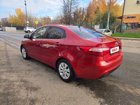 2013 Kia Rio 5-speed III, красный, 830000 рублей, вид 4
