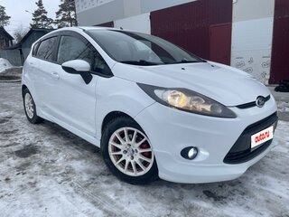 2011 Ford Fiesta Mk6, белый, 560000 рублей, вид 2