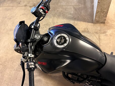 2021 Ducati Monster 937, чёрный, 999999 рублей, вид 4