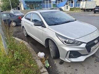 2017 Hyundai Solaris II, серебристый, 989000 рублей, вид 2