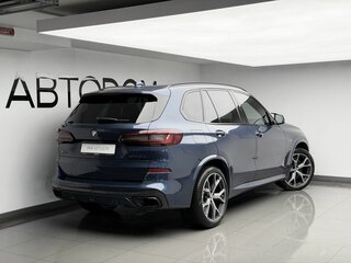 2021 BMW X5 45e IV (G05/G18), синий, 5698000 рублей, вид 4