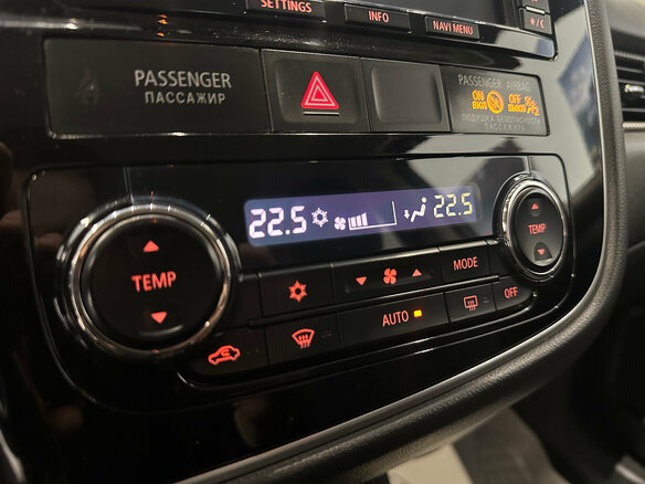 2014 Mitsubishi Outlander III Рестайлинг, белый, 1570000 рублей - вид 18