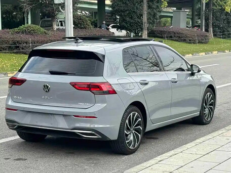 2022 Volkswagen Golf VIII, серый, 1680000 рублей, вид 5