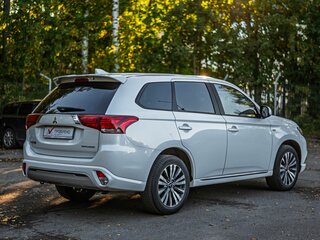 2022 Mitsubishi Outlander III Рестайлинг 3, белый, 2150000 рублей, вид 2