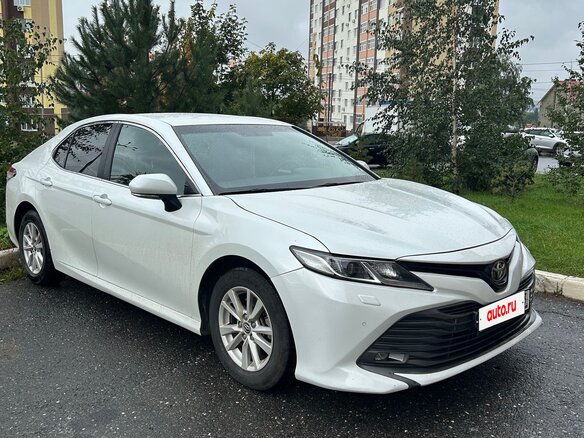 2018 Toyota Camry VII (XV50) Рестайлинг 2, белый, 2380000 рублей - вид 2