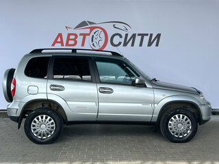 2013 Chevrolet Niva I Рестайлинг, серебристый, 486000 рублей, вид 5