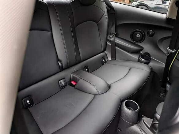 2023 Mini Hatch Cooper III (F55/F56) Рестайлинг 2, жёлтый, 2396055 рублей - вид 9