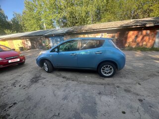 2010 Nissan Leaf (EM61) I (ZE0/AZE0), голубой, 1400000 рублей, вид 3