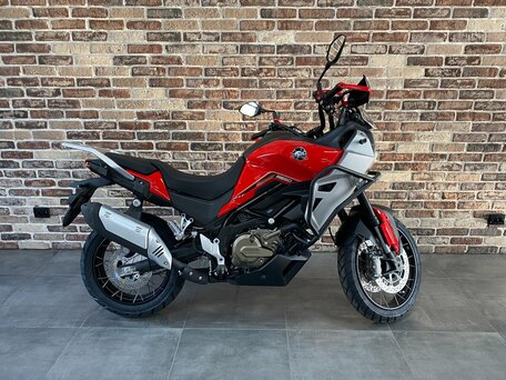 2026 QJMotor SVT 650 X, красный, 729000 рублей, вид 2